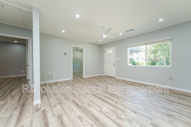 Building Photo - 1333 Stillwood Dr NE