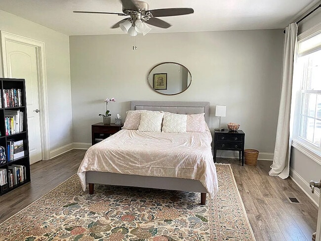 Foto del edificio - 248 Bluegrass Dr