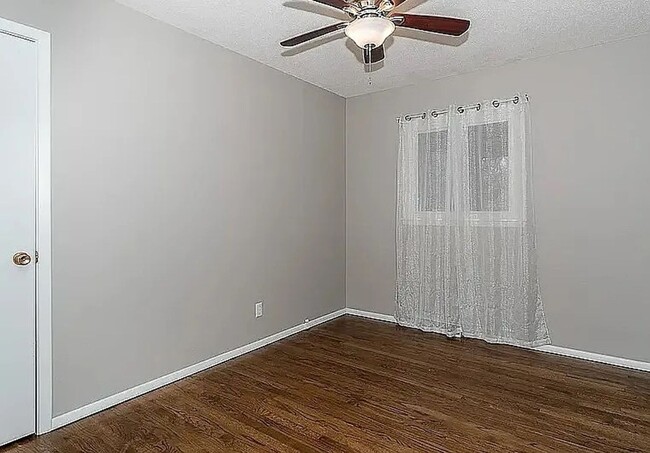 Foto del edificio - 4 Bed 2 Bath Home Available NOW in Hiawatha!