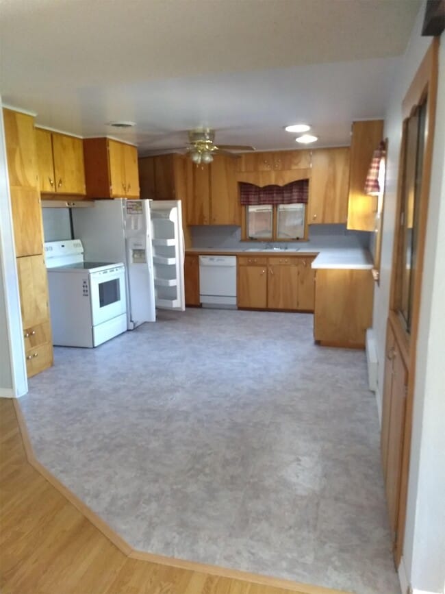 Building Photo - 3296 Buena Vista Rd