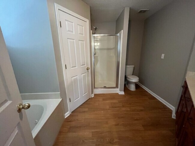 Building Photo - Renovated 2 Bedroom 2 Bath Home for Rent!!...