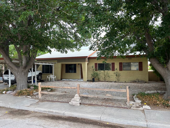 Building Photo - 708 Bursum Pl