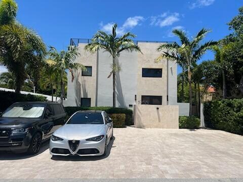 Foto principal - 1955 NE 4th St