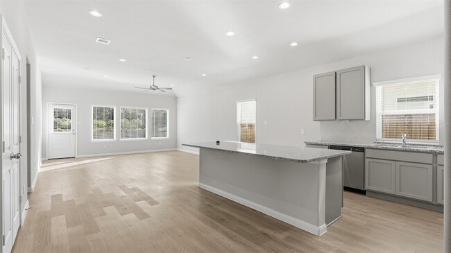 Building Photo - 3918 Sugardale St