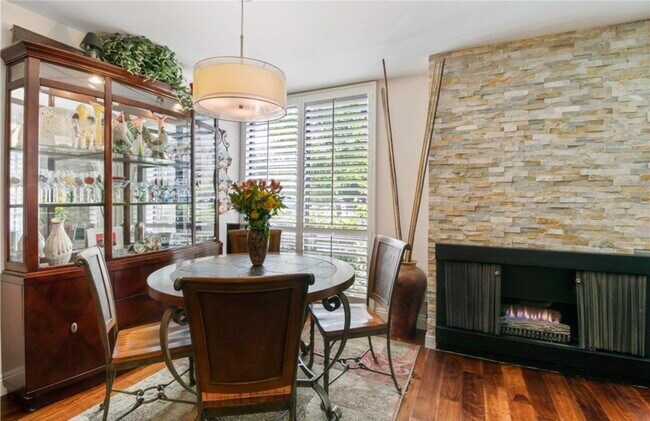 Dining Area - 1134 Alta Loma Rd