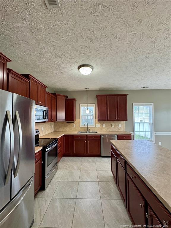 Foto del edificio - 250 Bayleaf Dr