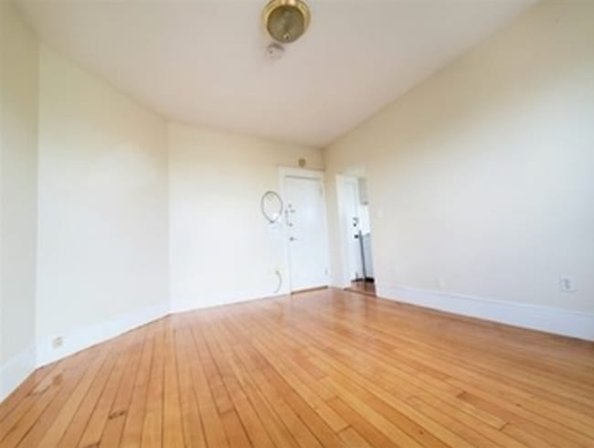 Building Photo - 376 Harvard St