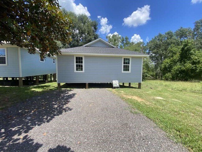 Foto del edificio - 283 Wood Fern Dr