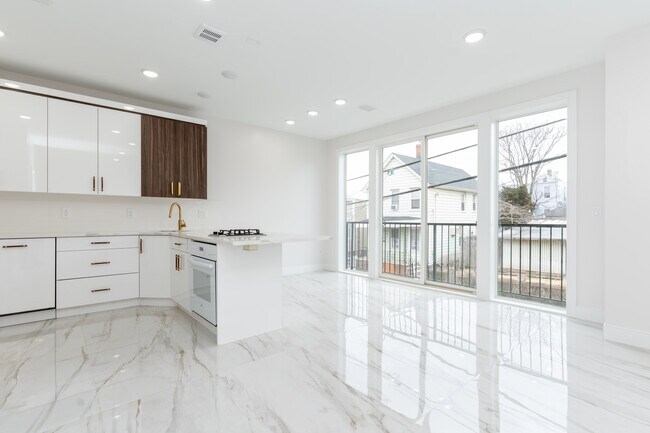 Foto del edificio - 285 Lembeck Ave