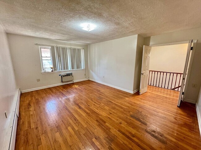 Building Photo - 526 Underhill Ave