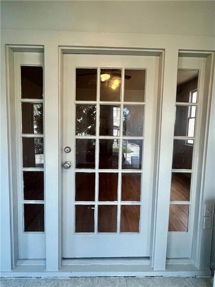 Building Photo - 2706 Soniat St