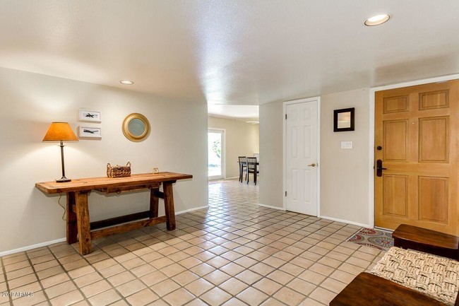 Building Photo - 4007 E San Miguel Ave