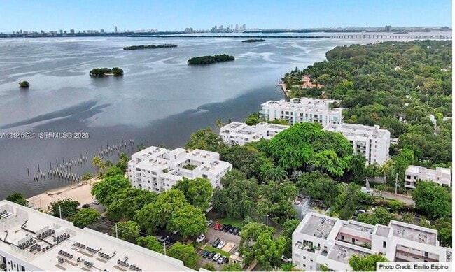 Building Photo - 650 NE 64th St