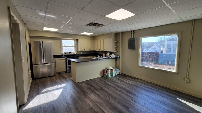 Foto del edificio - 3 bed 1.5 bath duplex Close to UWEC!