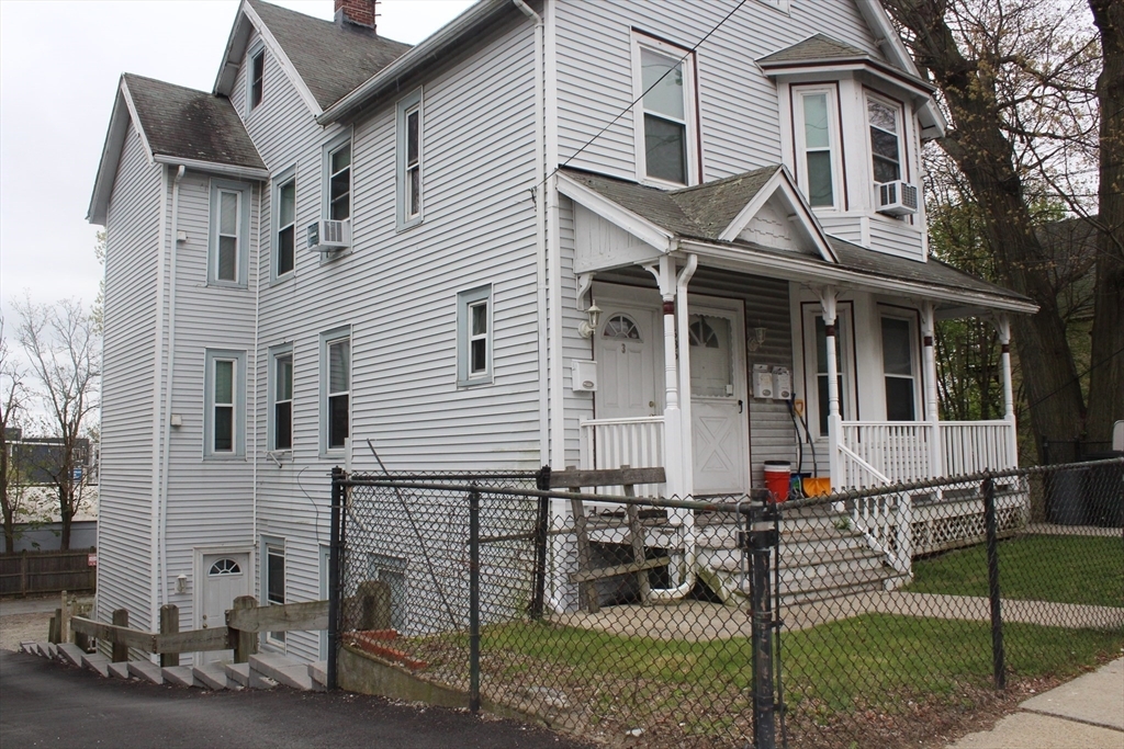 Primary Photo - 586 Freeport St