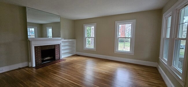 Den - 2818 Masonic Dr