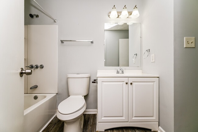 Building Photo - Fantastic 4bd/2ba home! Let yourself in!