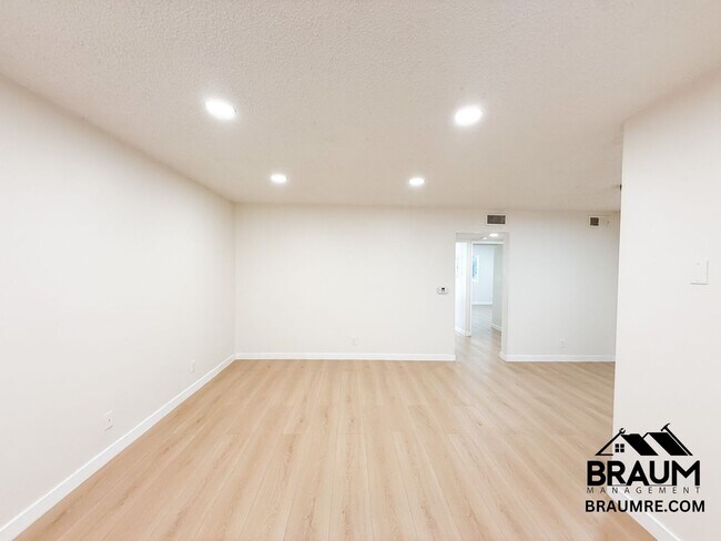 Foto del edificio - 221 W Elm Ave