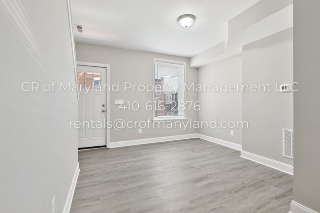 Building Photo - Don't miss out on this 3 bd!