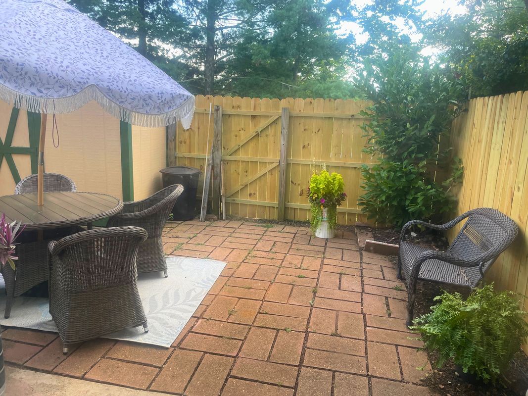 Foto del edificio - 408 Forest Ct