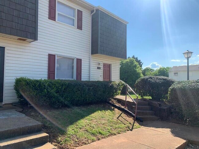 Foto del edificio - 7932 Shady Oak Trail