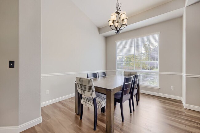 Building Photo - Spacious 5 Bed/4 Bath Home with Finished Basement in Erie