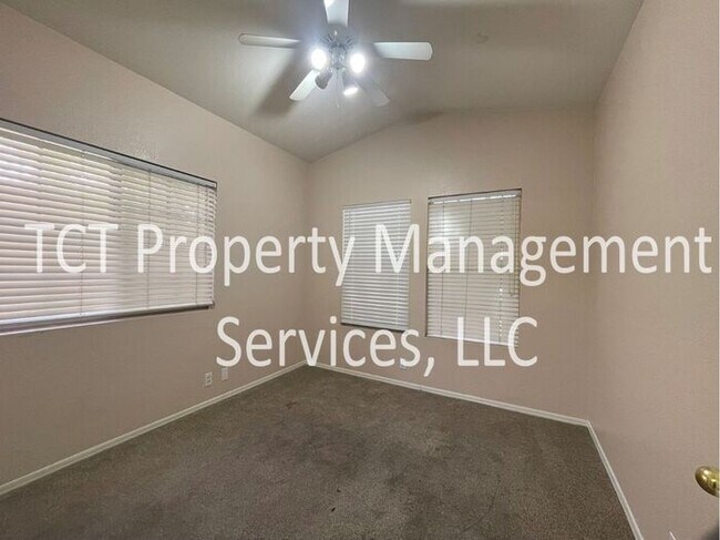 Foto del edificio - Charming 4 Bedroom in Great Location!