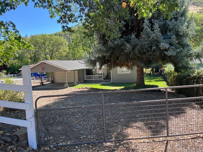 Building Photo - 27820 Quail Ln