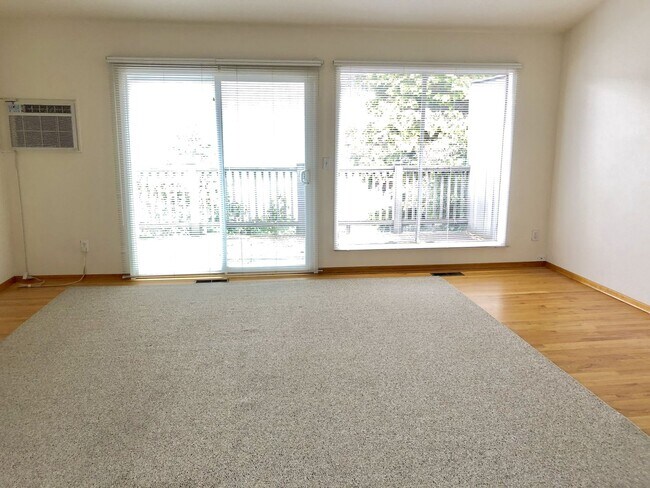 Foto del edificio - Charming duplex in SE Portland!!!! Close to Reed College!