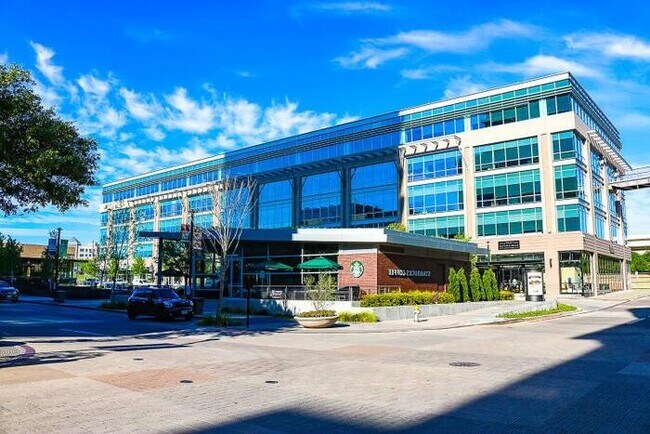 Foto del edificio - 8068 Park Ln