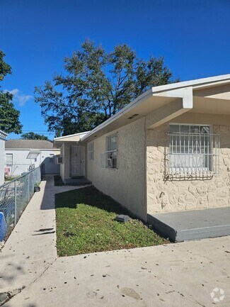 Building Photo - 1745 NW 47th Terrace