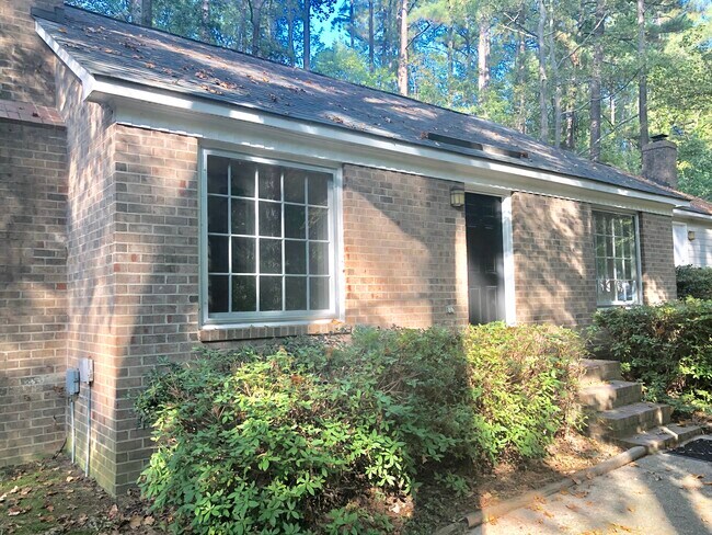 Building Photo - 737 branniff drive