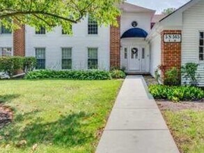 Building Photo - 5S565 Paxton Dr