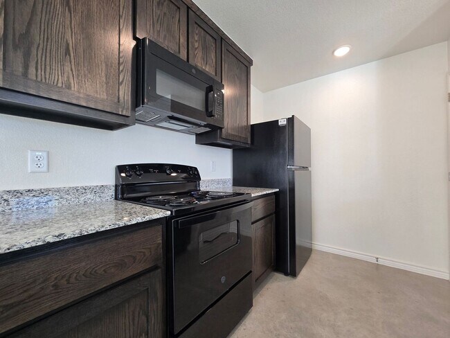 Building Photo - 304 Agua Chiquita Ct