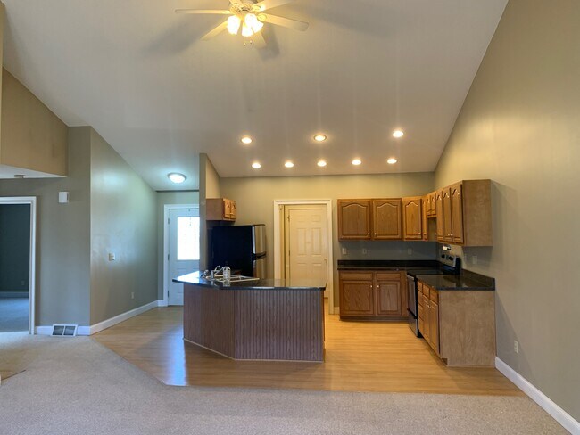 Open concept floor plan-kitchen - 409 Broadway St