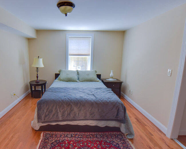 Bedroom, full bed - 6225 Robinwood Rd