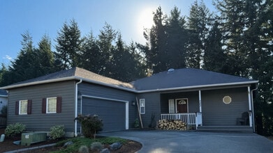 Building Photo - 723 N 8th St