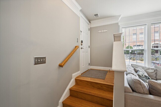 Foto del edificio - Stunning 2 bed 2.5 bath 2-story condo/townhome