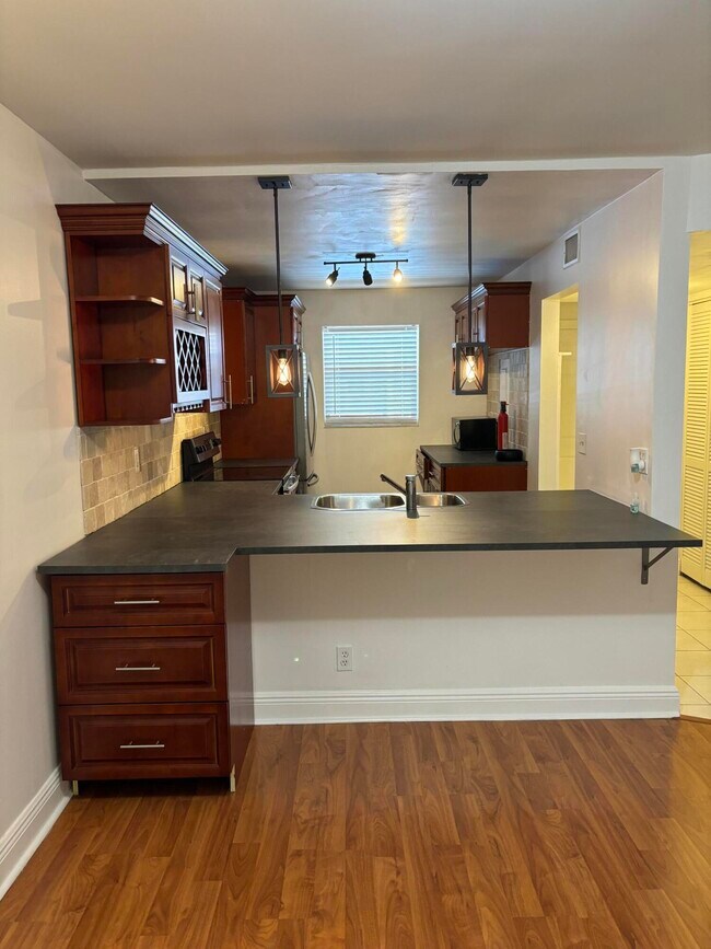 Foto del edificio - 2895 SW 22nd Ave
