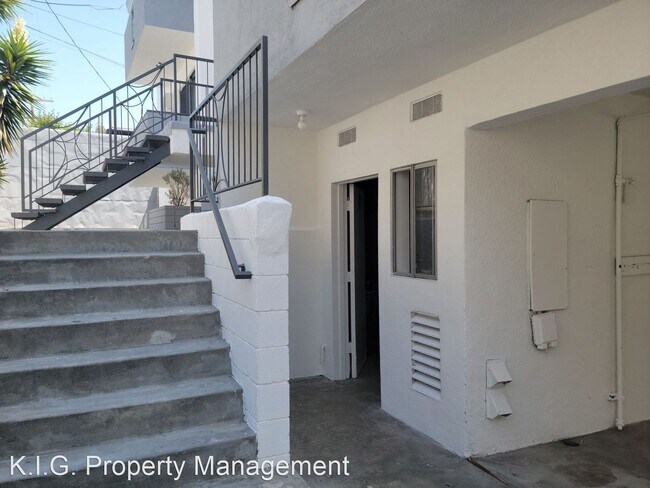 Foto del edificio - 1 br, 1 bath Apartment - 825 S. Bedford St...