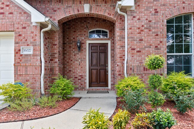 Foto del edificio - 16027 Belleshire Ln