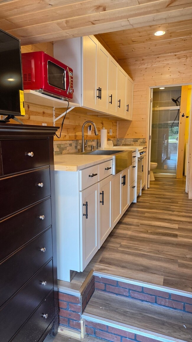 Building Photo - 25421 Marine Dr