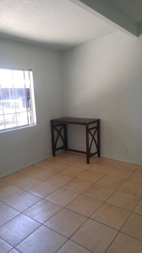 Foto del edificio - 1256 N Sierra Way