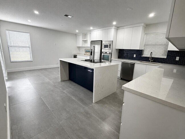 Foto del edificio - 4683 NW 99th Terrace