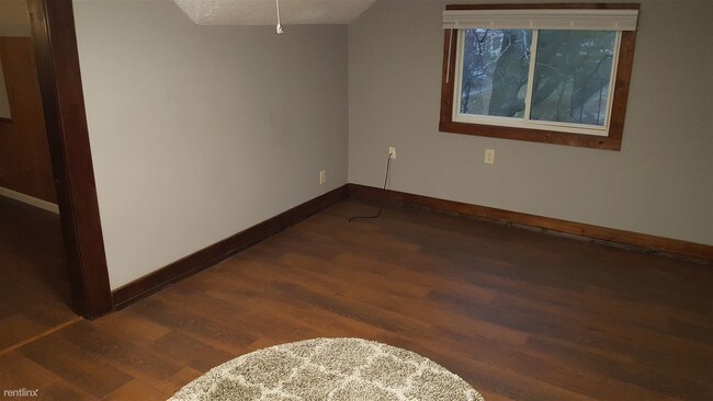 Building Photo - Studio, 1 bath Duplex - 322 Knapp St NE 2