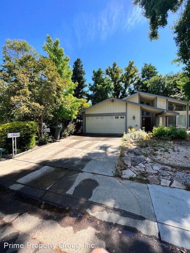 Primary Photo - 3 br, 2 bath House - 2721 Adriatic Way