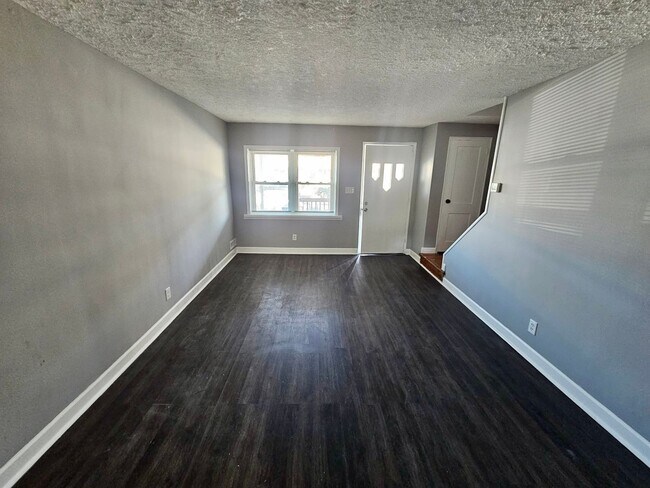 Foto del edificio - 845 Jaydee Ave