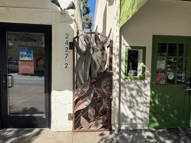 Foto del edificio - 2427 J St