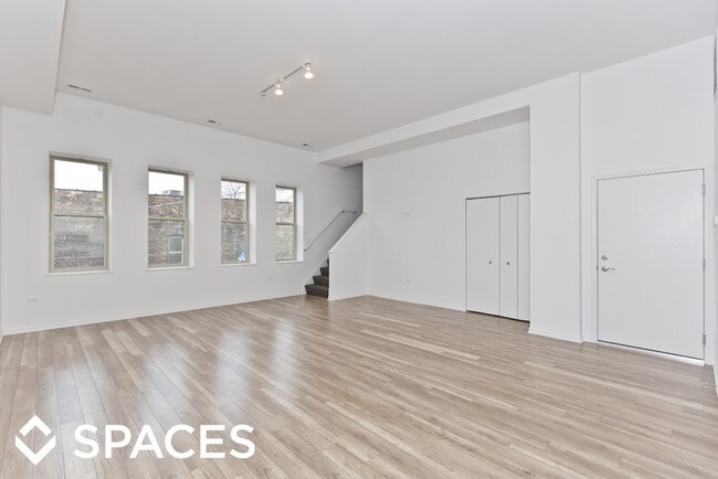 Foto del edificio - 2700 N Western Ave
