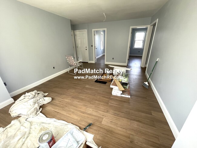 Living room - 432 Weir St